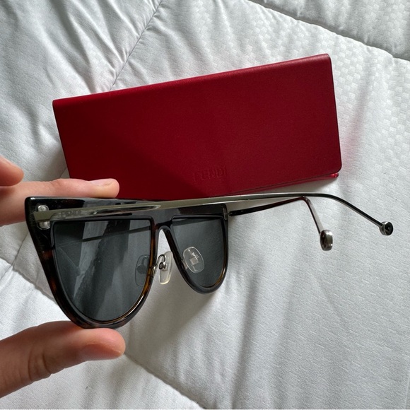 Fendi Tortoiseshell Reflective Lens Sunglasses - Picture 2 of 6